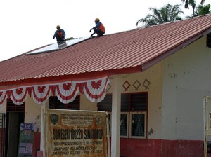 SuperSUN Terangi Sekolah Terpencil: Cahaya Digitalisasi Energi Bersih PLN