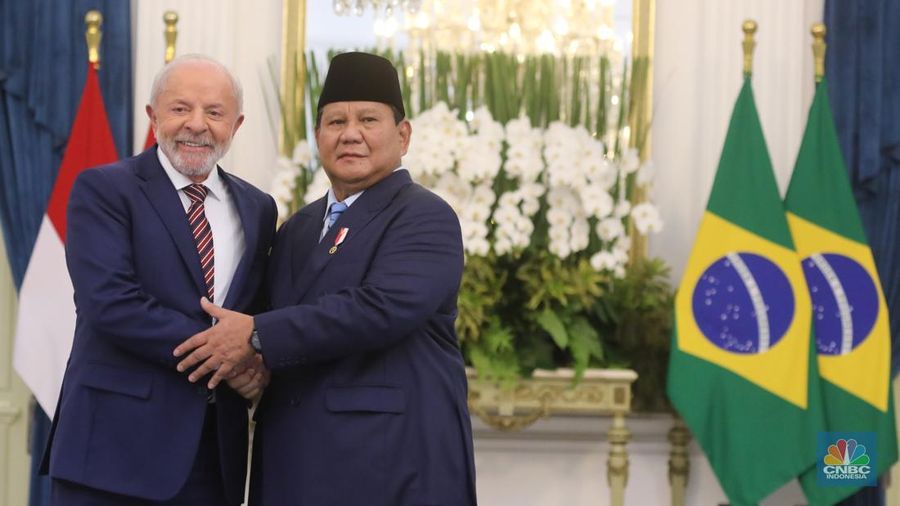 Presiden Prabowo Subianto menerima Presiden Brasil Lula Inacio Lula da Silva di Istana Merdeka, Jakarta, Kamis (23/10/2025). (CNBC Indonesia/Tri Susilo)