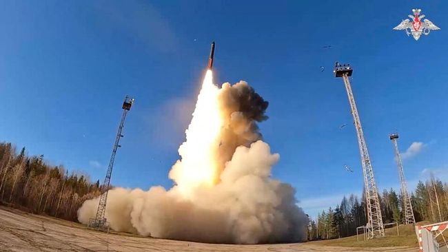Kopi Darat Trump-Putin Ambyar, Rusia Latihan Nuklir-AS Bom Sanksi