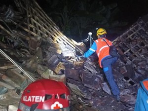 Bruk! Rumah Tua Dihuni 3 Keluarga di Kalikebo Klaten Ambruk