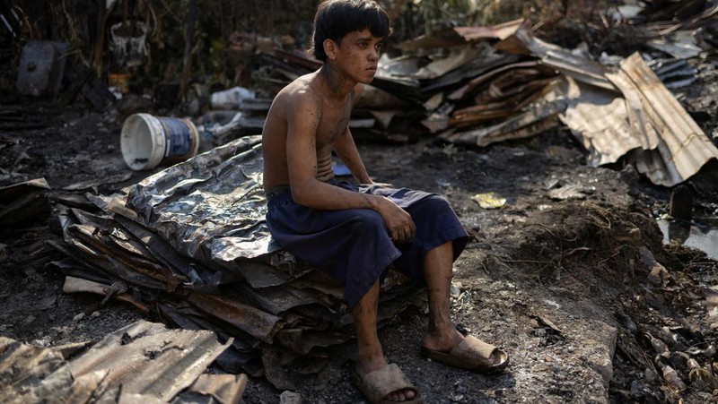 Suasana usai kebakaran besar melanda kawasan permukiman di Malabon, Filipina, Kamis (23/10/2025). (REUTERS/Eloisa Lopez)