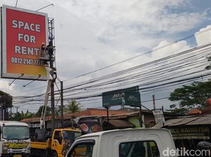 Rugikan Kas Daerah, Pemkab Bandung Sikat Reklame Ilegal