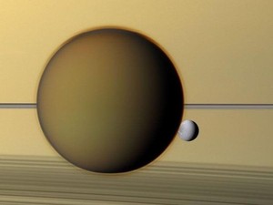 Danau di Bulan Saturnus Mengandung Keanehan Tak Masuk Akal