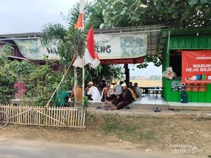 Warung Sederhana di Tengah Sawah Jadi Magnet Wisatawan
