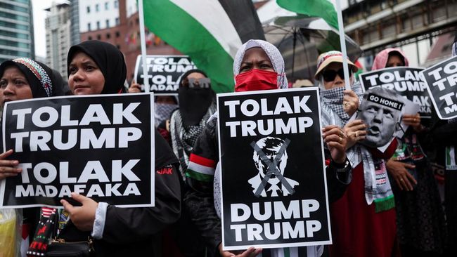 Potret Warga Malaysia Demo Tolak Kedatangan Trump di KTT ASEAN