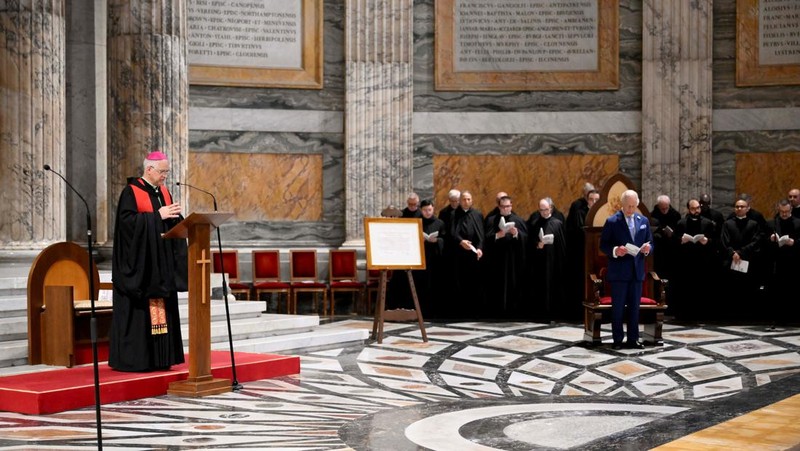 Pope Leo XIV leads an ecumenical prayer with Archbishop of York Stephen Cottrell as Britain's King Charles and Queen Camilla attend, in a historic first joint act of worship between an English monarch and a Pope in 500 years, in the Sistine Chapel, at the Vatican October 23, 2025. Vatican Media/Handout via REUTERS ATTENTION EDITORS – THIS IMAGE WAS PROVIDED BY A THIRD PARTY.