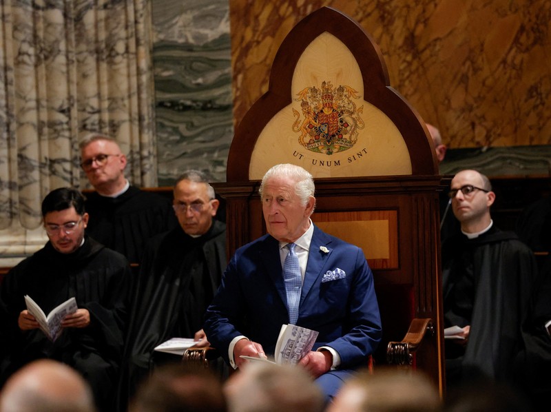 BRITAIN-ROYALS/VATICAN Pope Leo XIV leads an ecumenical prayer with Archbishop of York Stephen Cottrell as Britain's King Charles and Queen Camilla attend, in a historic first joint act of worship between an English monarch and a Pope in 500 years, in the Sistine Chapel, at the Vatican October 23, 2025. Vatican Media/Handout via REUTERS ATTENTION EDITORS – THIS IMAGE WAS PROVIDED BY A THIRD PARTY.