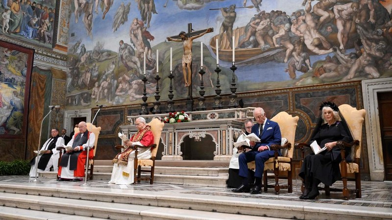 Pope Leo XIV leads an ecumenical prayer with Archbishop of York Stephen Cottrell as Britain's King Charles and Queen Camilla attend, in a historic first joint act of worship between an English monarch and a Pope in 500 years, in the Sistine Chapel, at the Vatican October 23, 2025. Vatican Media/Handout via REUTERS ATTENTION EDITORS – THIS IMAGE WAS PROVIDED BY A THIRD PARTY.