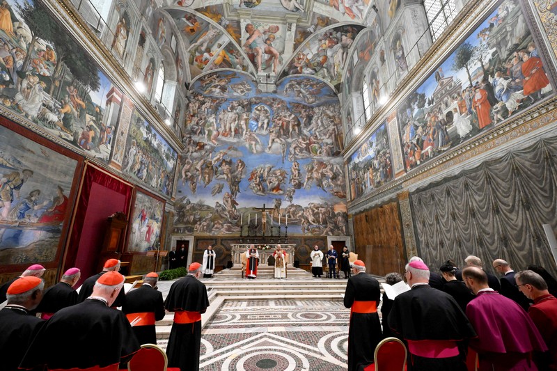 BRITAIN-ROYALS/VATICAN Pope Leo XIV leads an ecumenical prayer with Archbishop of York Stephen Cottrell as Britain's King Charles and Queen Camilla attend, in a historic first joint act of worship between an English monarch and a Pope in 500 years, in the Sistine Chapel, at the Vatican October 23, 2025. Vatican Media/Handout via REUTERS ATTENTION EDITORS – THIS IMAGE WAS PROVIDED BY A THIRD PARTY.