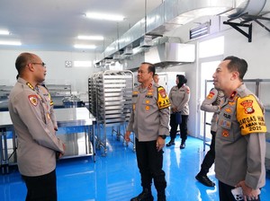 Kapolda Metro Jaya Tinjau SPPG Polri Palmerah, Pastikan Siap Beroperasi 99,9 Persen