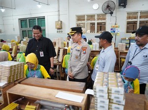 Sambangi Pabrik Rokok, Kapolres Ajak Buruh Jogo Bojonegoro
