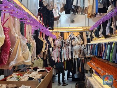Duh! Pedagang Baju Bekas Pasar Senen Ogah Jualan Produk Tekstil Lokal