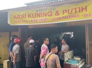 2 Rumah Makan di Samping Polres Maros Terbakar