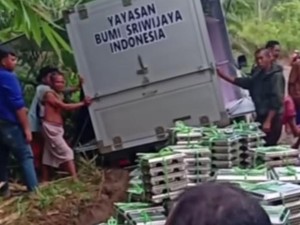 Jalan Rusak Picu Mobil SPPG di Musi Rawas Alami Kecelakaan Tunggal