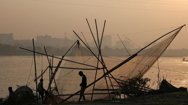 Sungai Suci Berubah Jadi Bencana, Warga India Mandi Lima Hari Sekali