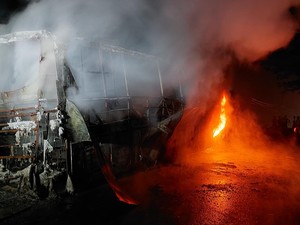 Heboh Bus Terbakar di Asahan, Api Berkobar