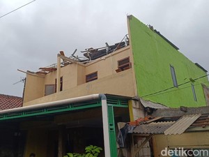 Penampakan Rumah Rusak Diterjang Puting Beliung di Bojonggede Bogor