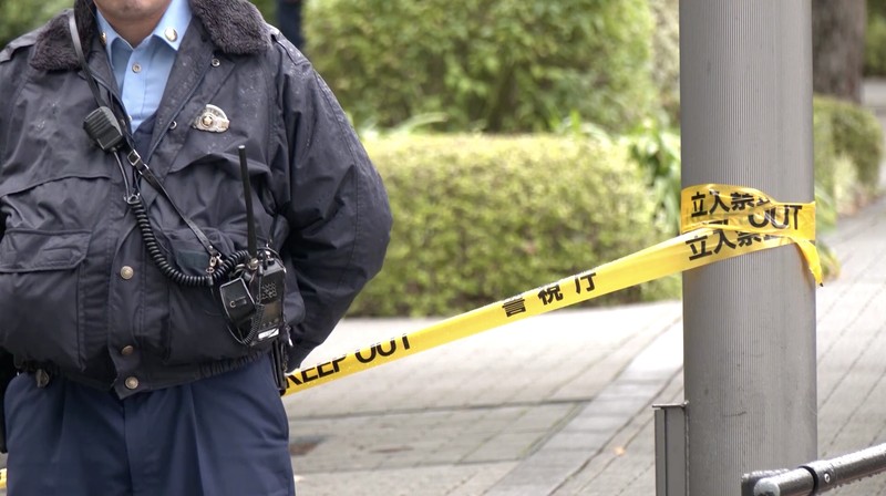 Polisi berjaga di depan garis polisi, dekat kedutaan AS di Tokyo, Jepang, 24 Oktober 2025. Polisi berjaga di depan garis polisi, dekat kedutaan AS di Tokyo, Jepang, 24 Oktober 2025. (REUTERS/Kim Kyung-Hoon)