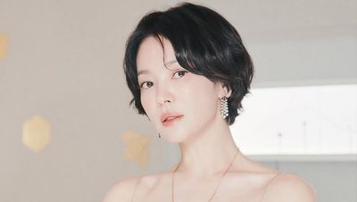 7 Gaya Song Hye Kyo Makin Memesona dengan Rambut Bondol, Tampil Elegan