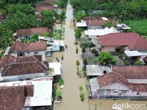 Video: 400 Rumah Warga Lumajang Kebanjiran Akibat Luapan Sungai Banter