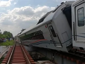 Video: KA Purwojaya Anjlok di Bekasi, KAI Pastikan Semua Penumpang Selamat