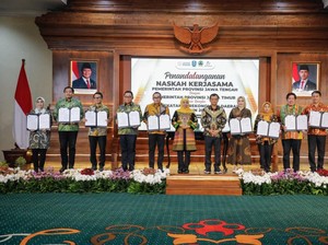 Ahmad Luthfi & Khofifah Teken 10 MoU, Perkuat Ekonomi Jateng-Jatim