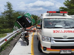 Terjadi Lagi Kecelakaan Maut Bus: Diduga Rem Blong, 4 Orang Tewas