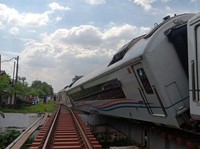 KA Purwojaya Anjlok di Bekasi, Perjalanan Kereta Lain Terganggu