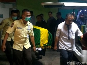 4 Jenazah Korban Laka Maut Bus Oleng Tol Pemalang Diberangkatkan ke Semarang