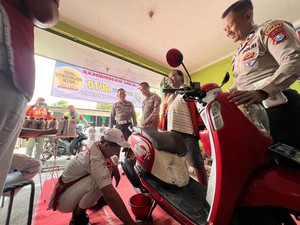 Polisi Sediakan Oli Gratis di Warkop Ojol Kamtibmas Kota Mojokerto