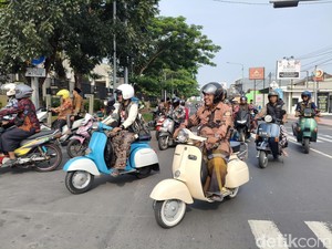 Motoran Klasik Warnai Peringatan Hari Santri ke-10 di Sidoarjo