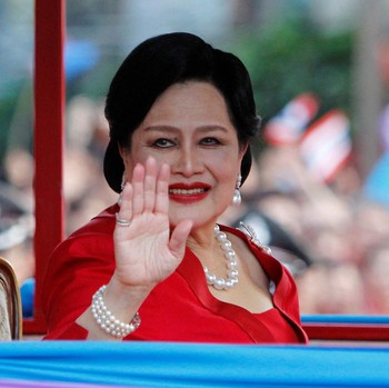 Potret Mendiang Ratu Sirikit, Bangsawan Thailand Jadi Ikon Fesyen