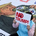 Warga Korea Demo Tolak Trump Datang ke KTT APEC-Kompak Bawa Poster Ini