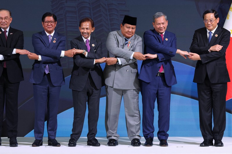 ASEAN-SUMMIT/ Perdana Menteri Malaysia Anwar Ibrahim berpose bersama Perdana Menteri Timor-Leste Kay Rala Xanana Gusmao, Presiden Timor-Leste Jose Ramos-Horta, Perdana Menteri Vietnam Pham Minh Chinh, Presiden Dewan Eropa Antonio Costa, Presiden Brasil Luiz Inacio Lula da Silva, Presiden Filipina Ferdinand