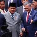 Perdana Menteri Kamboja Hun Manet menyambut Presiden Indonesia Prabowo Subianto pada KTT ASEAN-Jepang ke-28, sebagai bagian dari KTT ASEAN ke-47 di Kuala Lumpur, Malaysia 26 Oktober 2025. REUTERS/Chalinee Thirasupa/Pool
