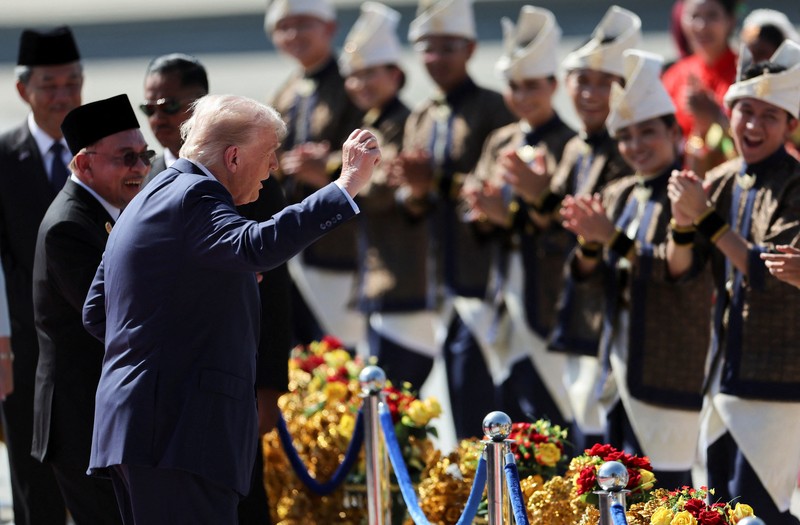 ASEAN-SUMMIT/TRUMP U.S. President Donald Trump joins the performers in a dance during a welcoming ceremony after arriving at Kuala Lumpur International Airport, to attend the 47th Association of Southeast Asian Nations (ASEAN) Summit, in Kuala Lumpur, Malaysia October 26, 2025. REUTERS/Hasnoor Hussain/Pool