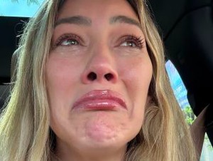 Hilary Duff Nangis Tumpahkan Kopi ke Tas Branded Sampai Telepon Suami