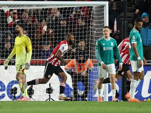 Liverpool Ketinggalan 1-2 dari Brentford di Babak Pertama