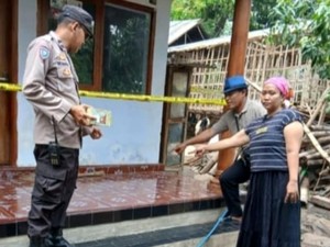 Kakek di Pasuruan Dibacok Orang Tak Dikenal Saat Tidur di Teras Rumah