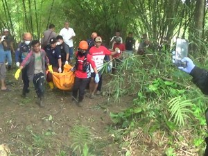 Mayat Pria Misterius Ditemukan Membusuk di Sungai Cikao Purwakarta