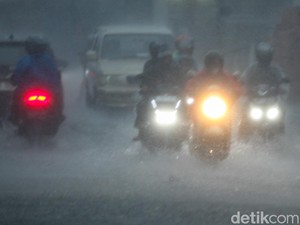 Siklon Bakung Bakal Muncul Malam Ini, Warga Sumbar-Jabar Diminta Waspada