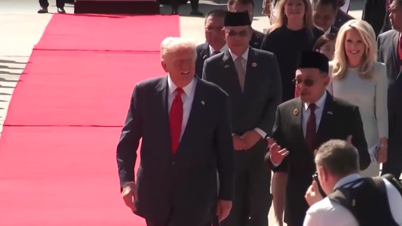 ASEAN-SUMMIT/TRUMP U.S. President Donald Trump joins the performers in a dance during a welcoming ceremony after arriving at Kuala Lumpur International Airport, to attend the 47th Association of Southeast Asian Nations (ASEAN) Summit, in Kuala Lumpur, Malaysia October 26, 2025. REUTERS/Hasnoor Hussain/Pool