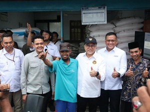 Harga Pupuk Subsidi Turun 20%, Menko Zulhas: Biar Petani Tambah Sejahtera