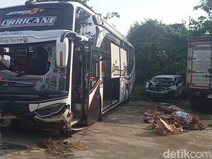 Penampakan Bus Haryanto Laka Maut di Tol Batang