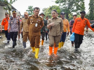 Tinjau Korban Banjir, Ahmad Luthfi Pastikan Bantuan Tepat Sasaran