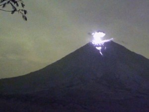 119 Letusan Terjadi di Gunung Semeru dalam 24 Jam Terakhir