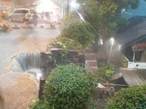 Tebing di Bondongan Bogor Longsor Imbas Hujan Deras, 12 Rumah Terdampak