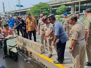 Video: Pramono Cek Jalan Tinggi Sebelah di Jakut yang Buat Mobil Terperosok