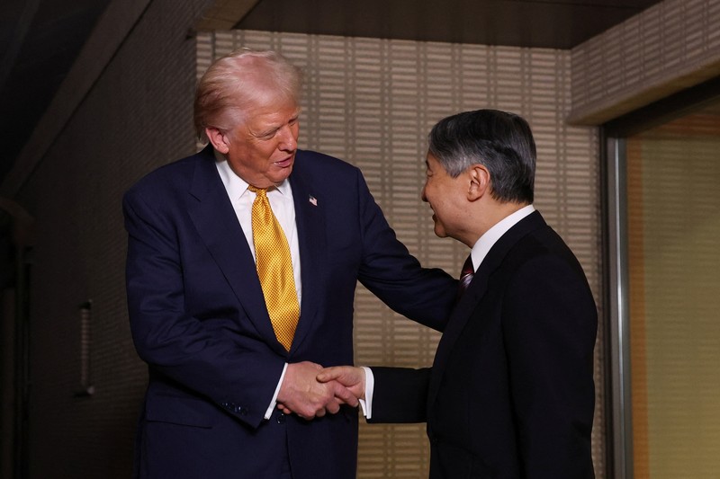 Presiden AS Donald Trump disambut oleh Kaisar Jepang Naruhito saat kedatangannya di Istana Kekaisaran di Tokyo, Jepang, 27 Oktober 2025. Presiden AS Donald Trump disambut oleh Kaisar Jepang Naruhito saat kedatangannya di Istana Kekaisaran di Tokyo, Jepang, 27 Oktober 2025. (REUTERS/Issei Kato/Pool)