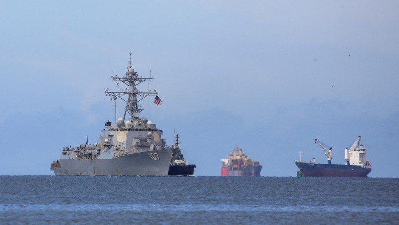 Kapal Angkatan Laut AS USS Gravely (DDG-107) mendekati Pelabuhan Spanyol untuk latihan gabungan dengan Pasukan Pertahanan Trinidad dan Tobago guna memperkuat keamanan regional, serta kerja sama militer di Pelabuhan Spanyol, Trinidad dan Tobago, Minggu (26/10/2025). Kapal Angkatan Laut AS USS Gravely (DDG-107) mendekati Pelabuhan Spanyol untuk latihan gabungan dengan Pasukan Pertahanan Trinidad dan Tobago guna memperkuat keamanan regional, serta kerja sama militer di Pelabuhan Spanyol, Trinidad dan Tobago, Minggu (26/10/2025). (REUTERS/Andrea De Silva)